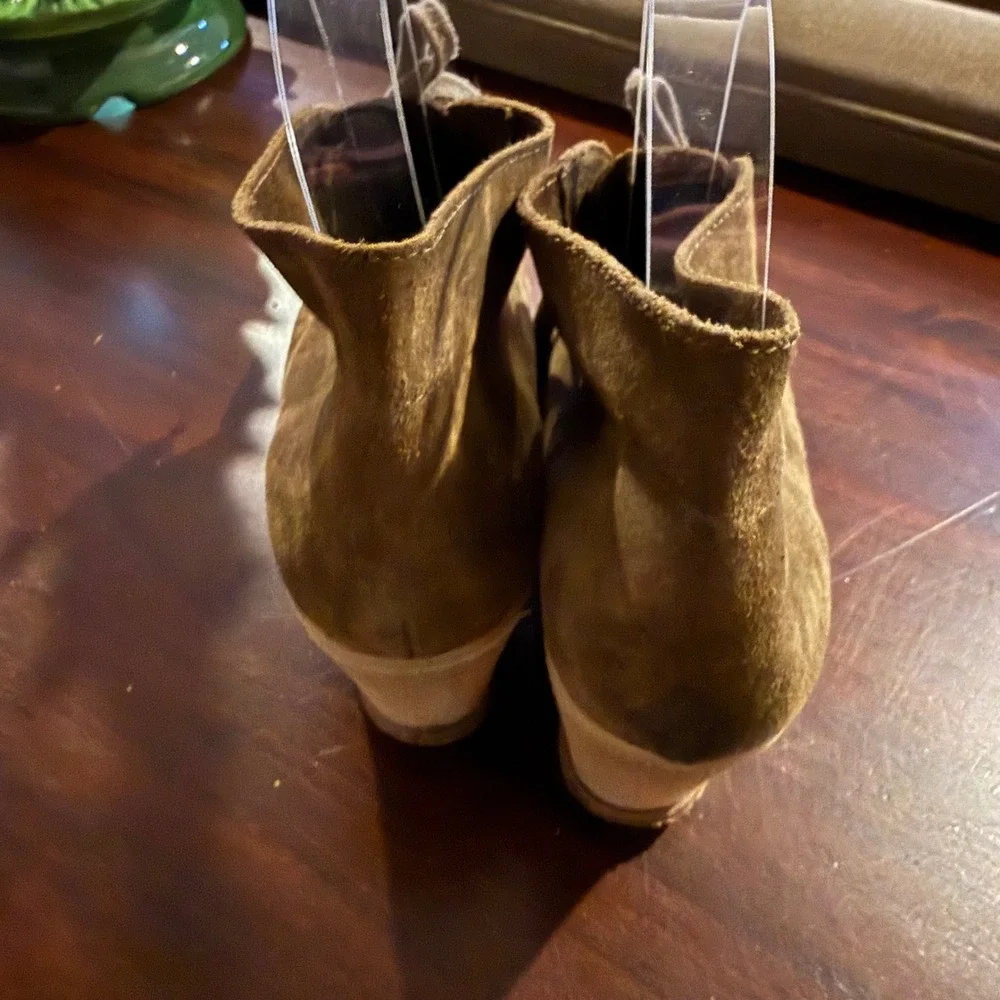 J Crew Women's Size 8 Macalister Made In Italy Taupe Suede Wedge‎ Ankle Booties
